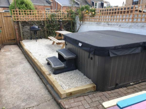 Belmont Villa - 4 Bed with Hot Tub-Sleeps 10-TJS22BV